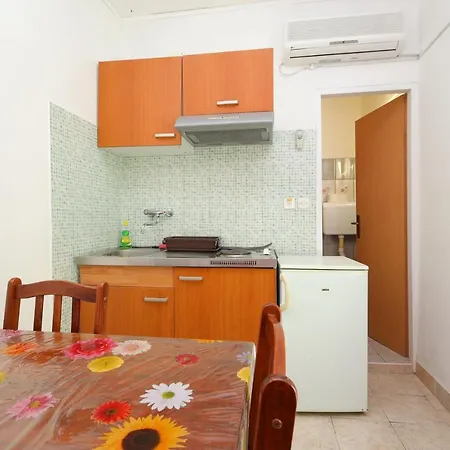 Апартаменты By The Sea Vinisce, Trogir - 13648