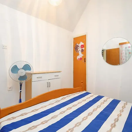 Апартаменты By The Sea Vinisce, Trogir - 13648 *